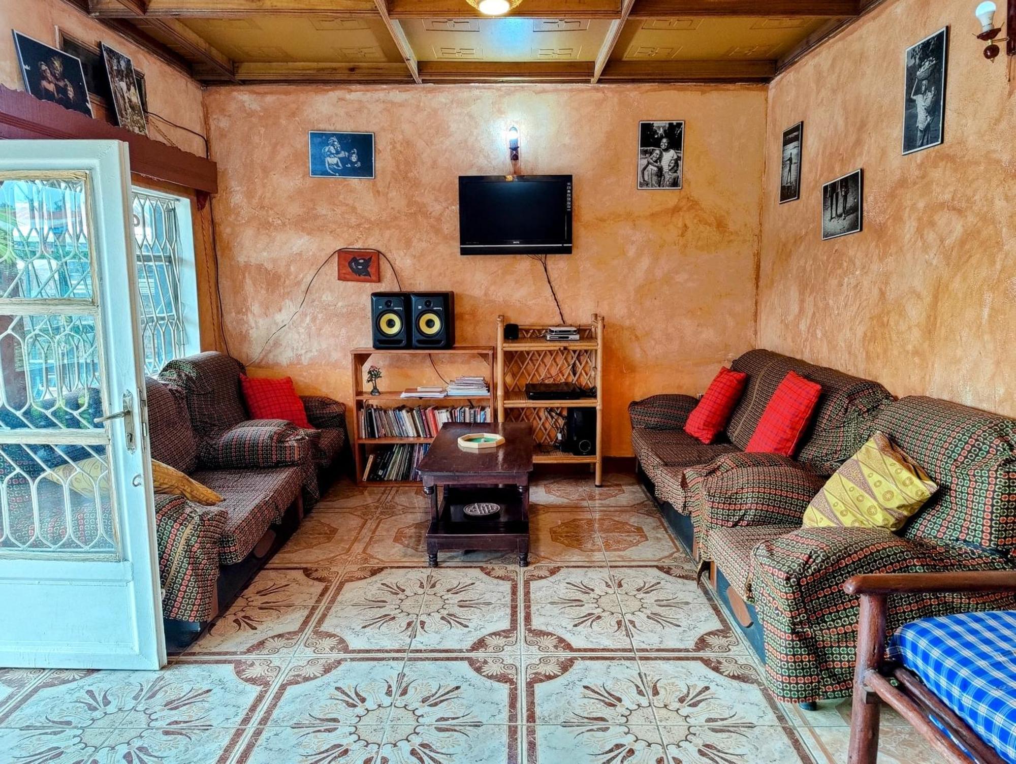 Amahoro Guest House Ruhengeri Buitenkant foto